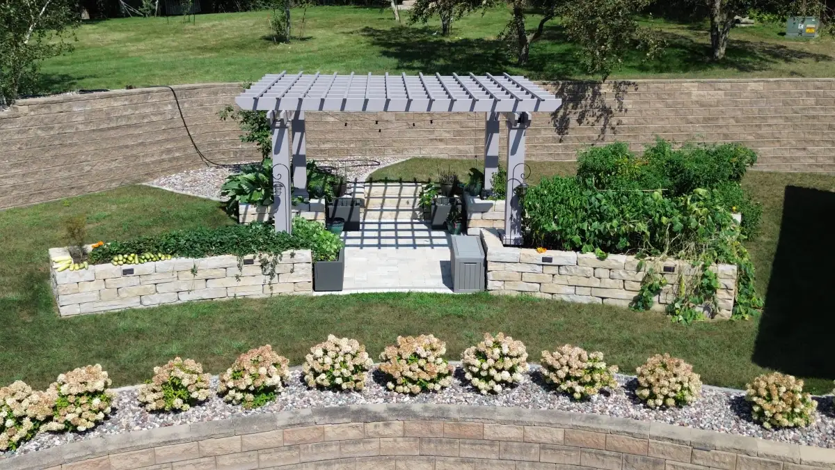 Multi-level patio design with built-in seating in Waterloo, Iowa