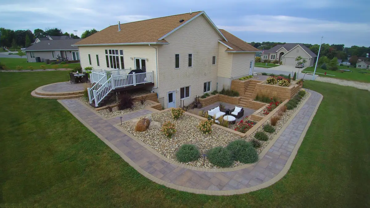 Paver patio with decorative border and accent patterns in Waterloo, Iowa