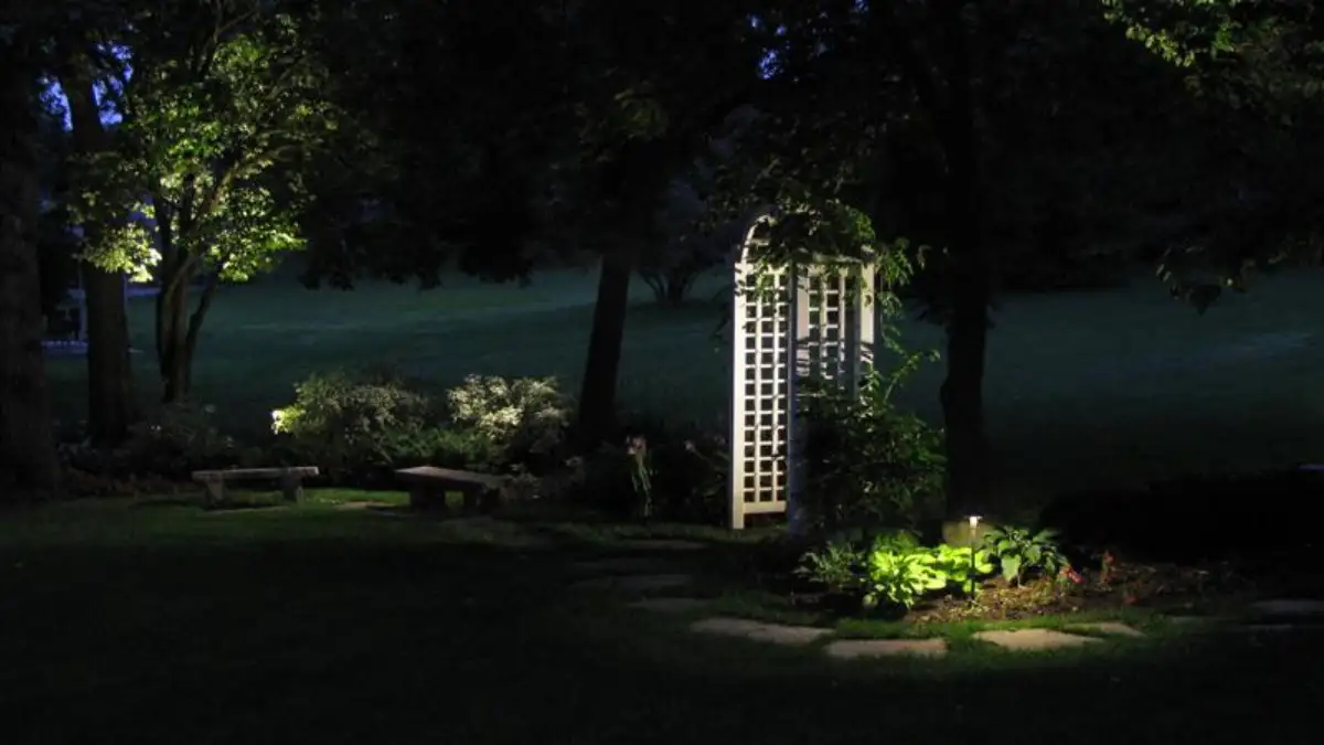 Outdoor accent lighting highlighting retaining wall and landscaping in Cedar Falls